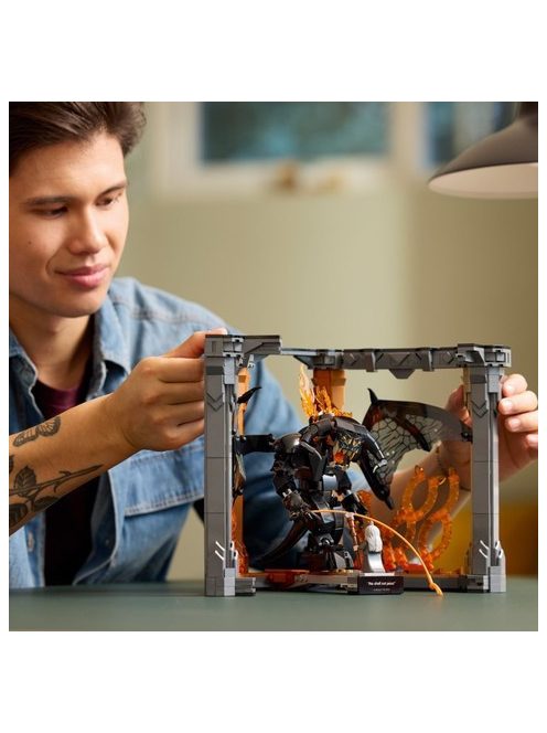 LEGO® Icons Властелинът на пръстените: Балрог, миниатюра на библиотека, he Lord of the Rings: Balrog Book Nook, 10367