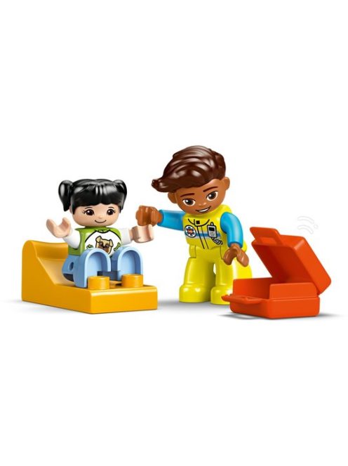 LEGO DUPLO Линейка и шофьор, Ambulance and Ambulance Driver, 10447