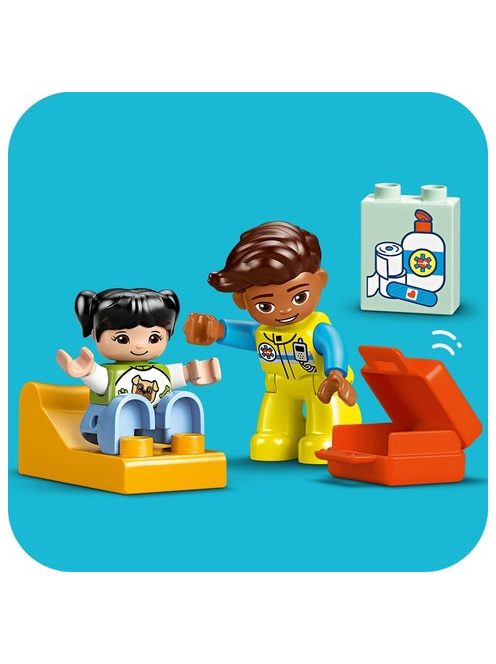 LEGO DUPLO Линейка и шофьор, Ambulance and Ambulance Driver, 10447
