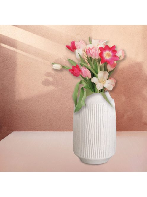 Декоративна керамична ваза с релефни вертикални линии в пясъчен цвят, 22x35 см