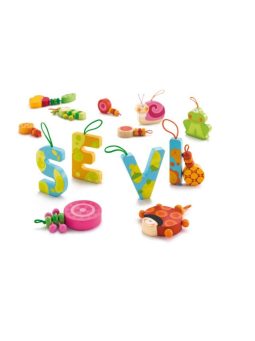 С дървени фигурки